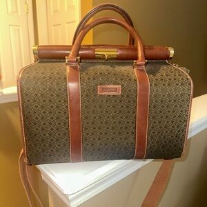 Hartmann Luggage Wings Collection
Cognac Leather Trim Cosmetic
Case Carry On